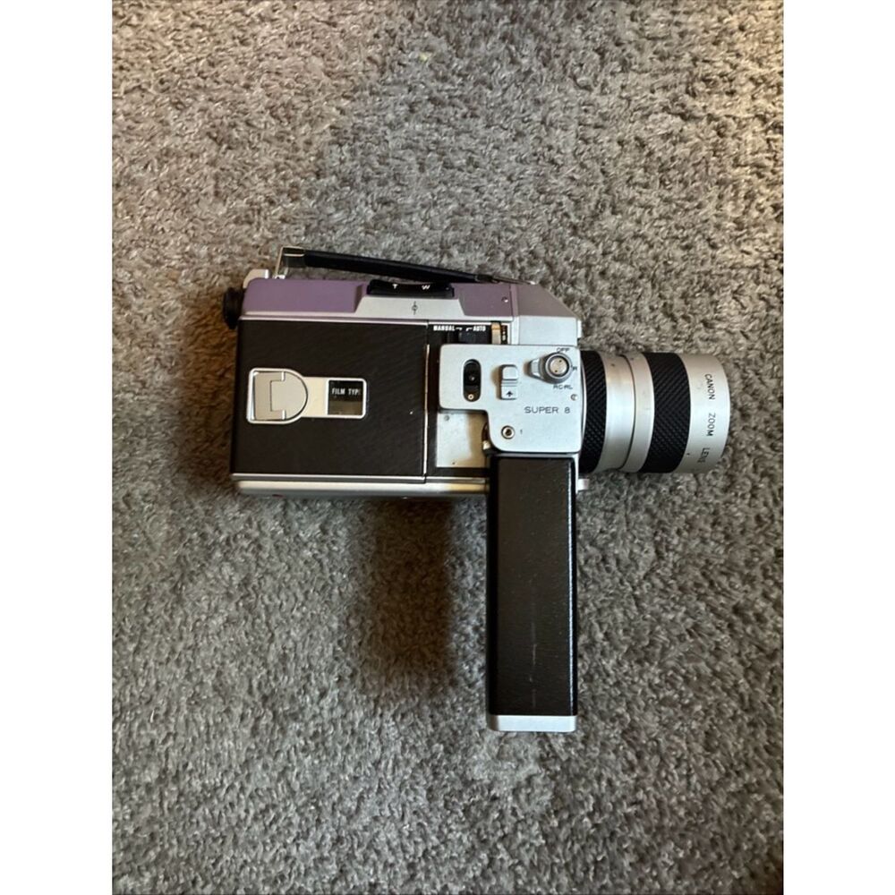 Canon Super 8 Vintage Movie Camera in Black and Silver - Picture 2 of 10